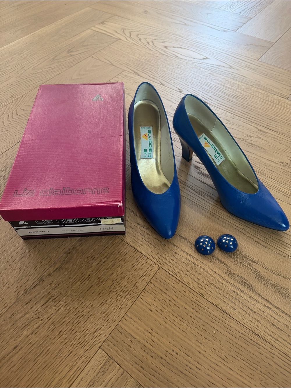 Vintage Liz Claiborne Royal Blue Pointed-Toe Pumps with accessories, leather
